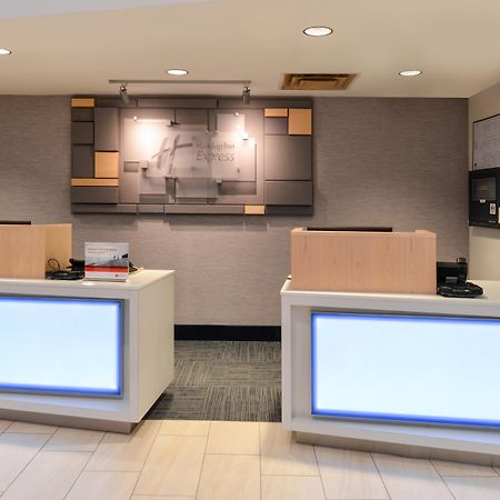 Holiday Inn Express & Suites Raleigh Ne - Medical Ctr Area By Ihg מראה חיצוני תמונה