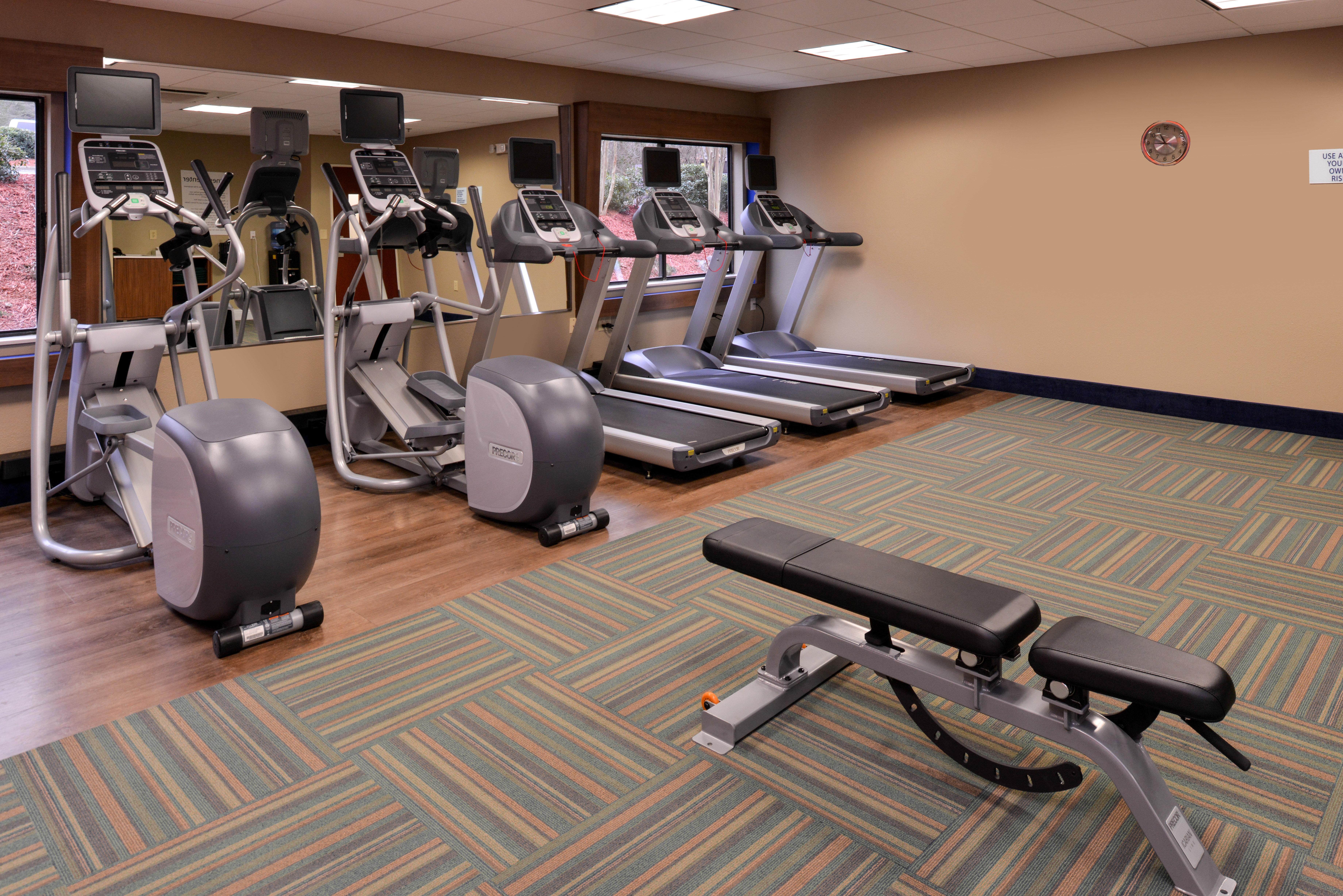 Holiday Inn Express & Suites Raleigh Ne - Medical Ctr Area By Ihg מראה חיצוני תמונה