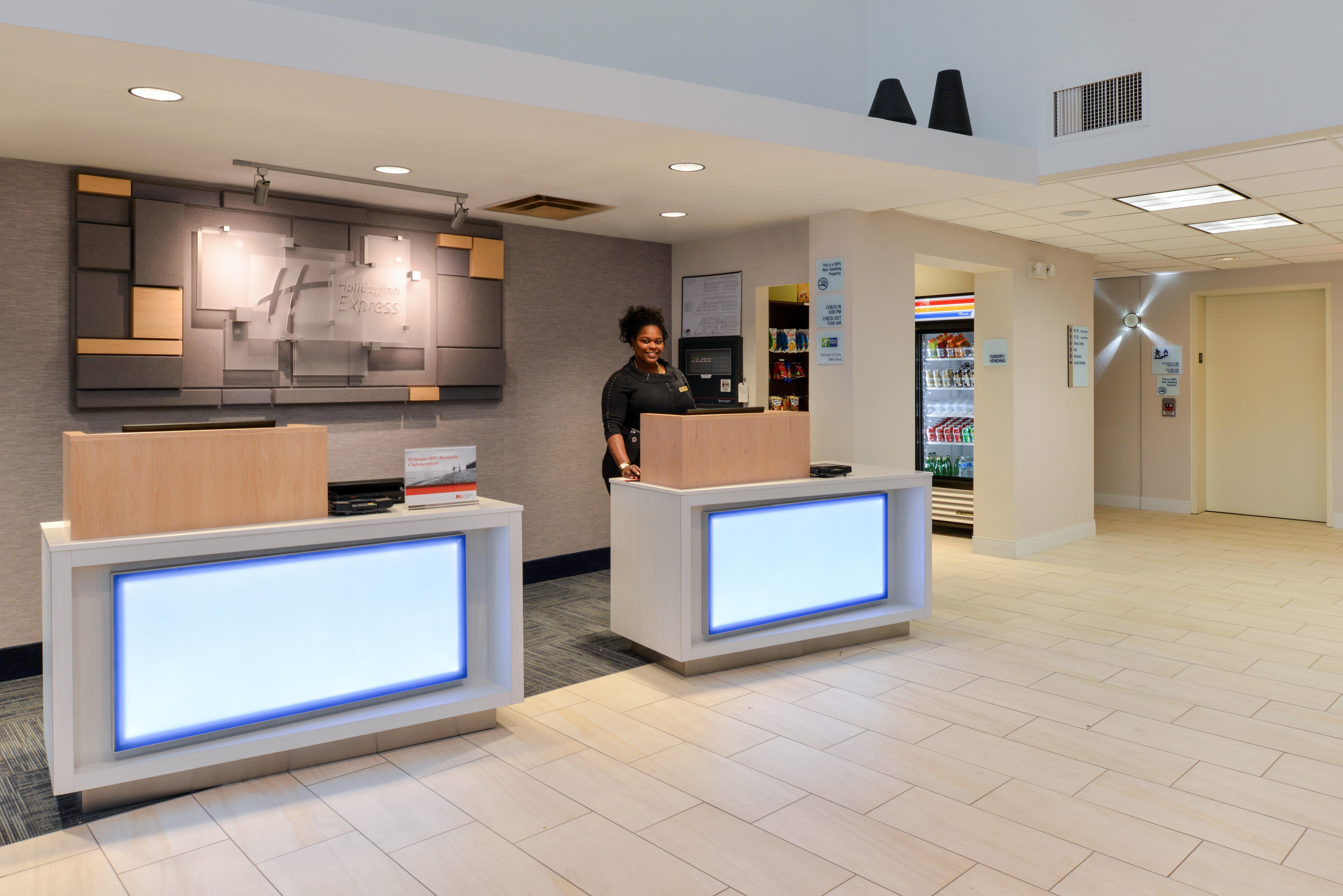 Holiday Inn Express & Suites Raleigh Ne - Medical Ctr Area By Ihg מראה חיצוני תמונה