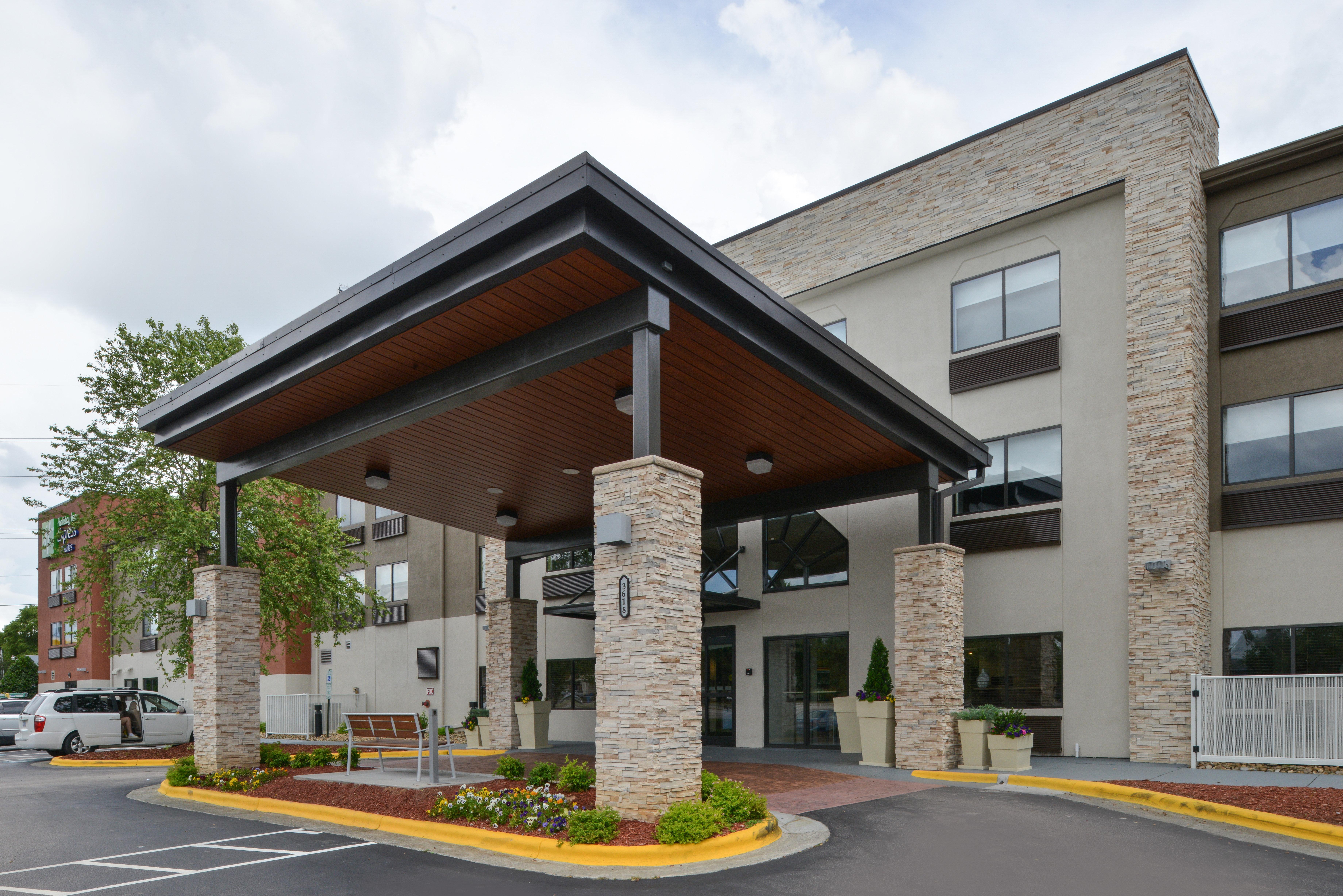 Holiday Inn Express & Suites Raleigh Ne - Medical Ctr Area By Ihg מראה חיצוני תמונה