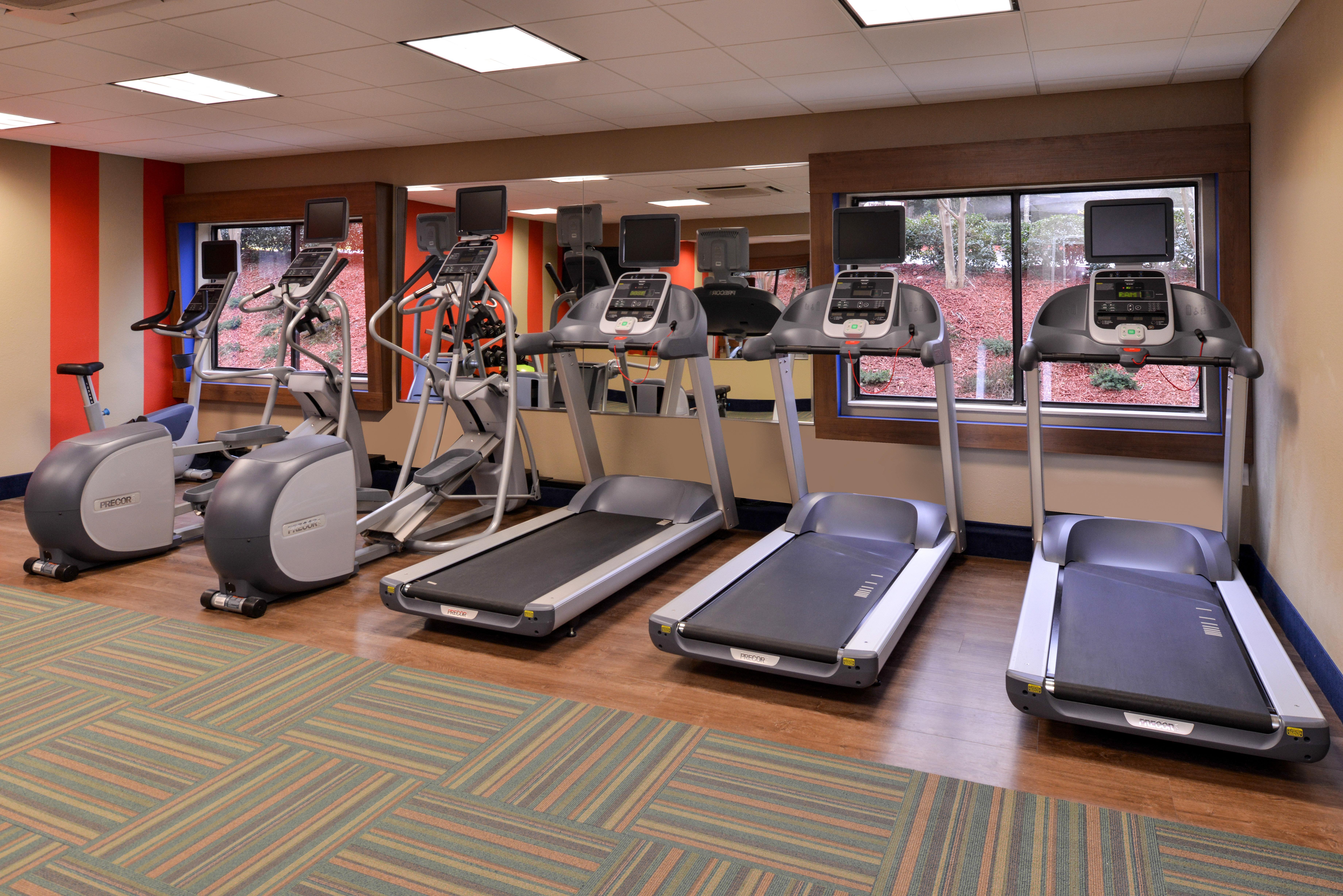 Holiday Inn Express & Suites Raleigh Ne - Medical Ctr Area By Ihg מראה חיצוני תמונה