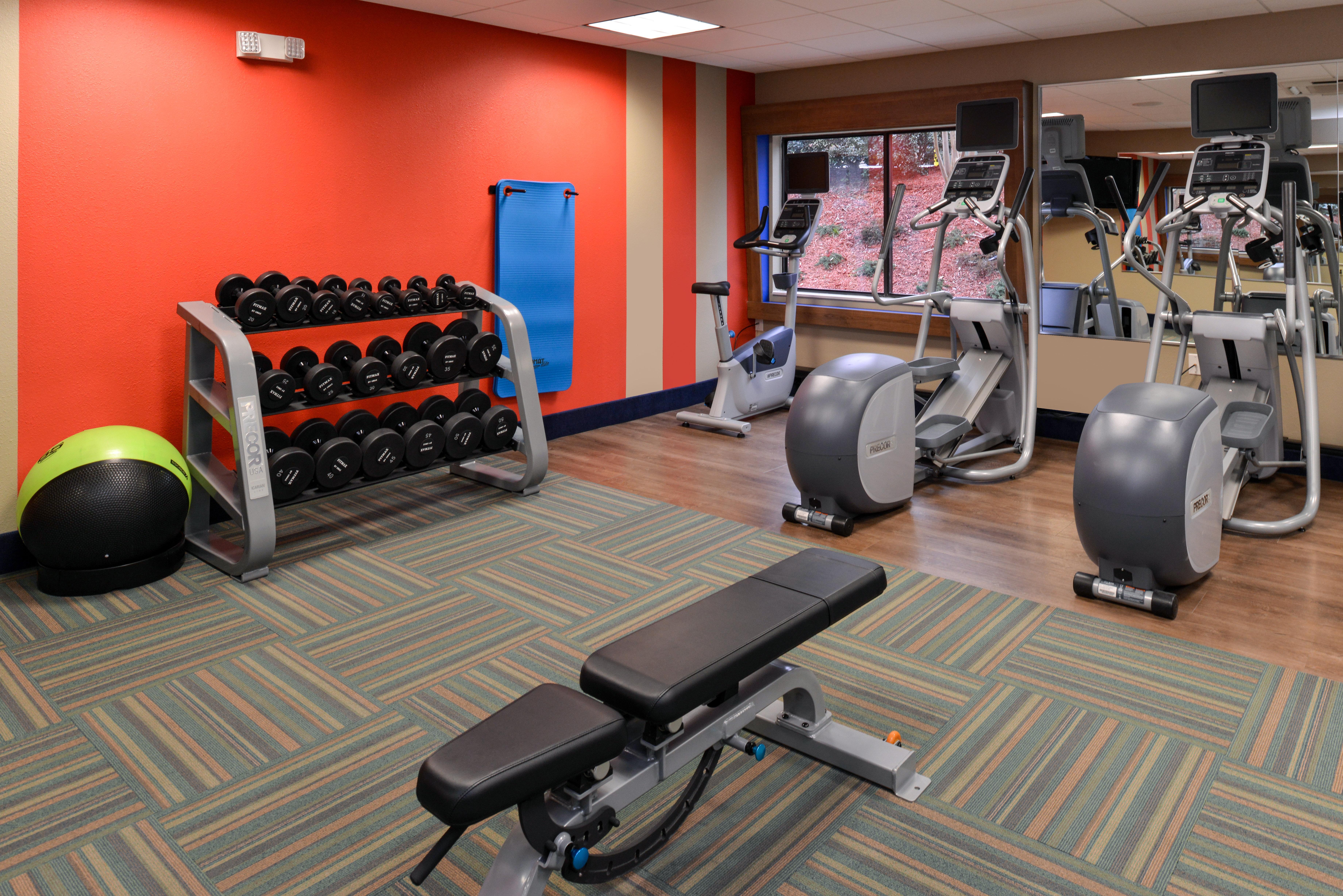 Holiday Inn Express & Suites Raleigh Ne - Medical Ctr Area By Ihg מראה חיצוני תמונה