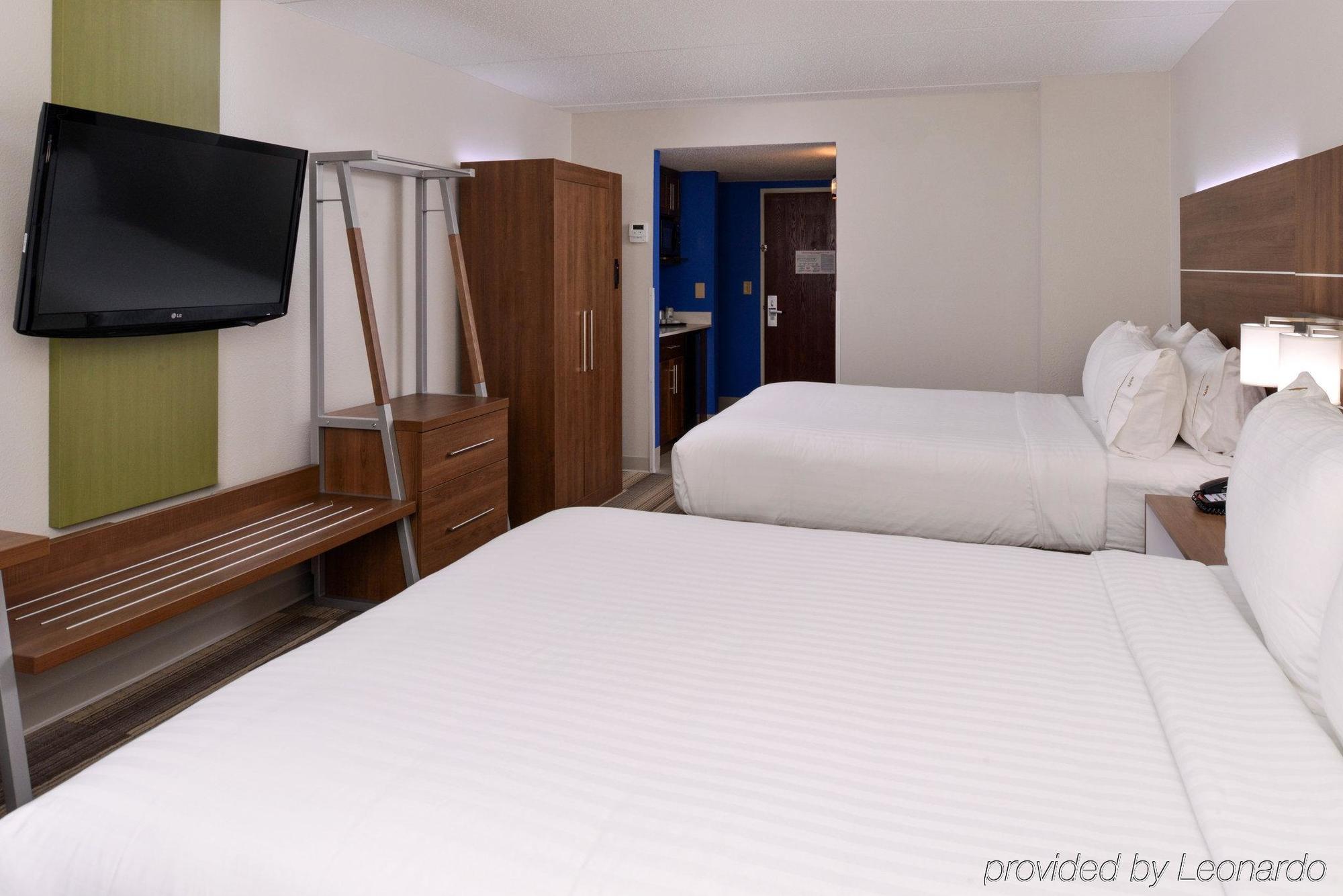 Holiday Inn Express & Suites Raleigh Ne - Medical Ctr Area By Ihg מראה חיצוני תמונה