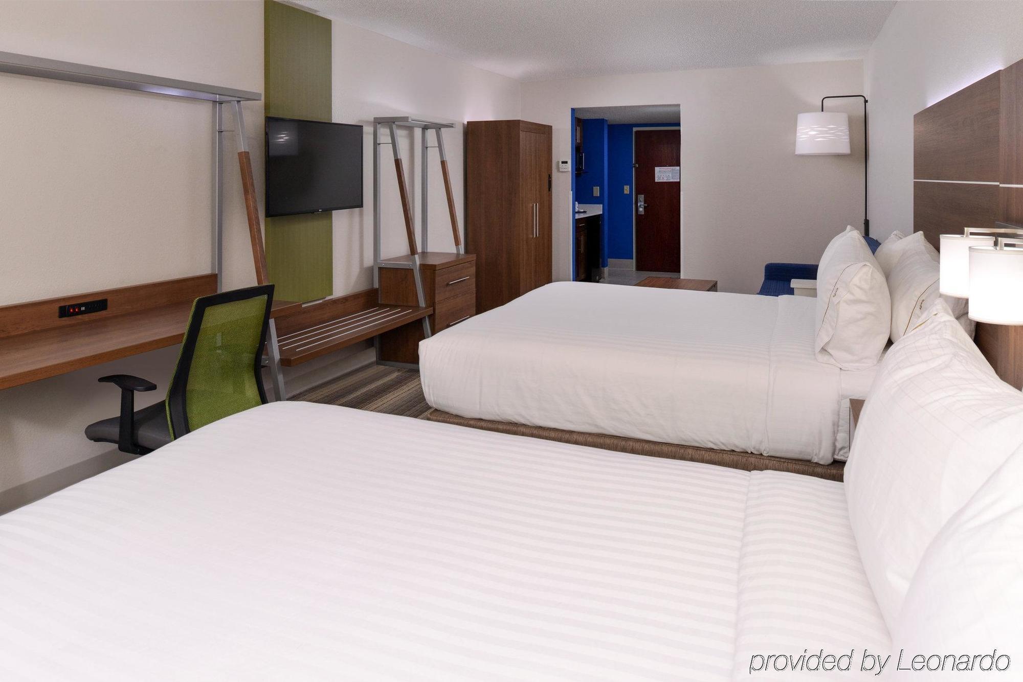 Holiday Inn Express & Suites Raleigh Ne - Medical Ctr Area By Ihg מראה חיצוני תמונה