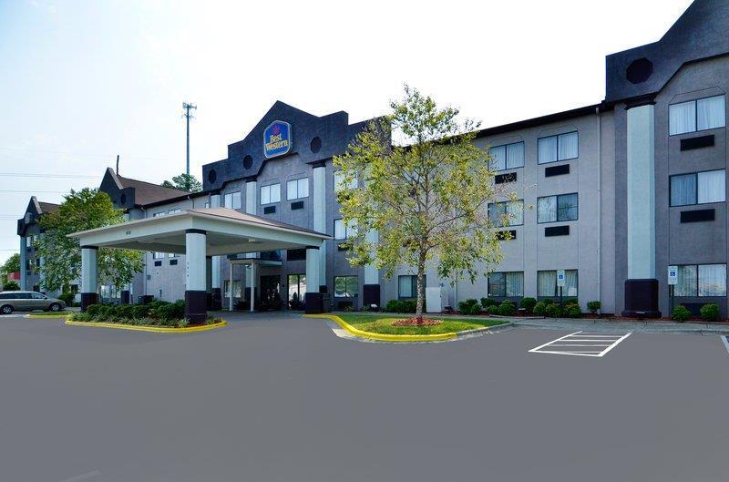 Holiday Inn Express & Suites Raleigh Ne - Medical Ctr Area By Ihg מראה חיצוני תמונה