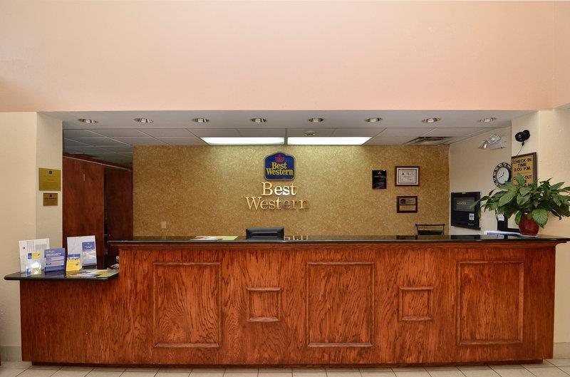 Holiday Inn Express & Suites Raleigh Ne - Medical Ctr Area By Ihg מראה פנימי תמונה