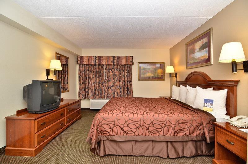 Holiday Inn Express & Suites Raleigh Ne - Medical Ctr Area By Ihg חדר תמונה